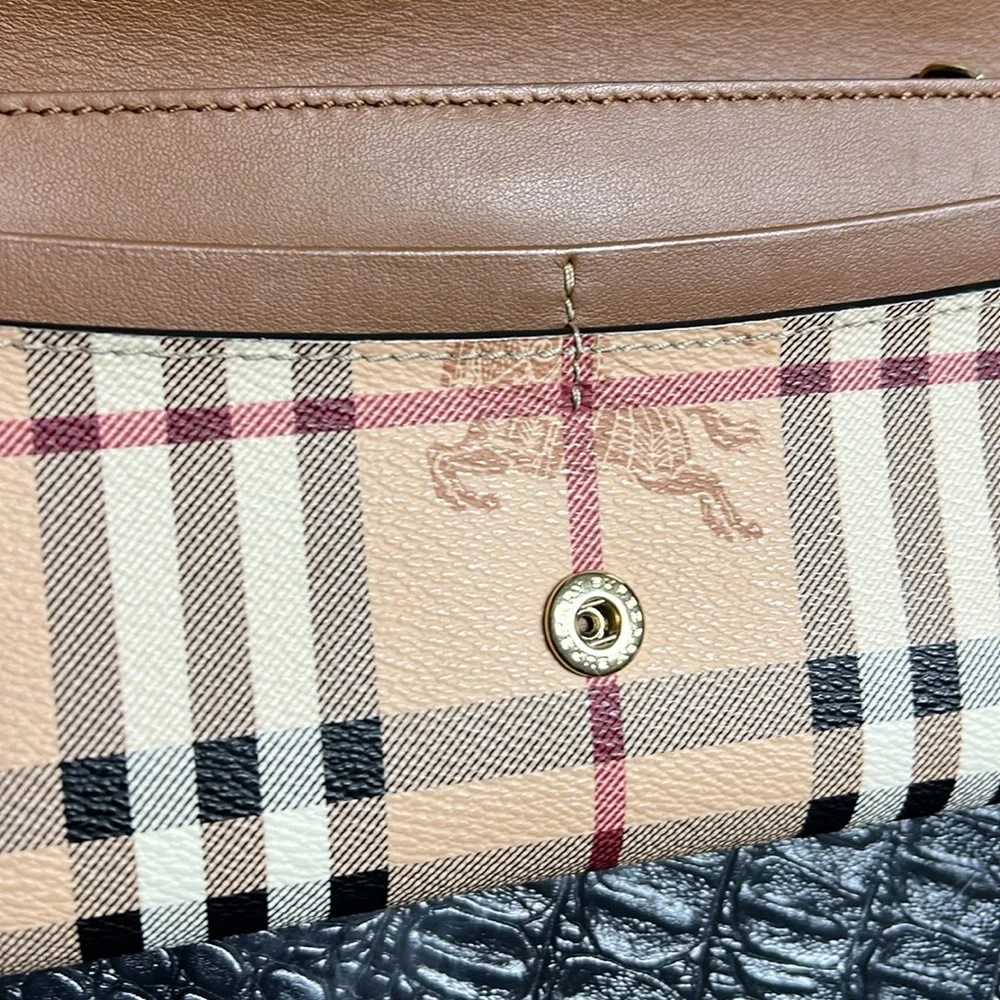 Burberry Wallet (Authentic) - Picture 5 of 15